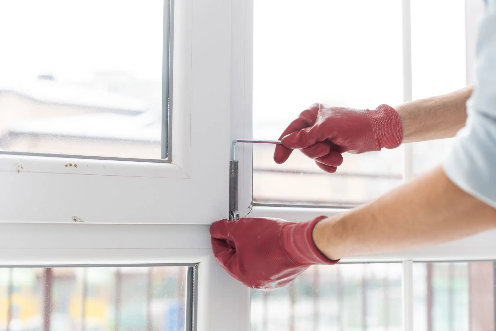 Langų reguliavimas žiema ir vasara: kaip užtikrinti komfortą visus metus